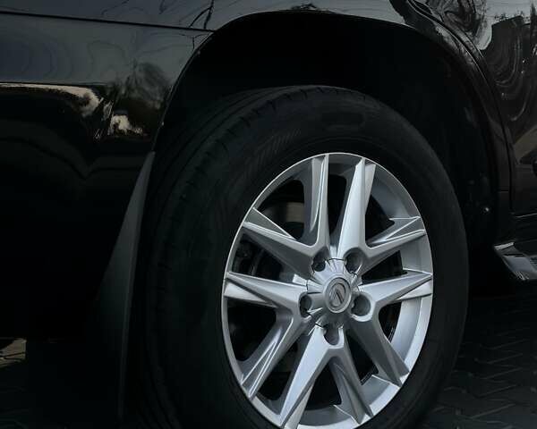 Черный Лексус ЛХ, объемом двигателя 5.66 л и пробегом 380 тыс. км за 26500 $, фото 1 на Automoto.ua
