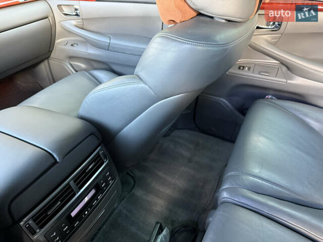 Черный Лексус ЛХ, объемом двигателя 5.7 л и пробегом 297 тыс. км за 26500 $, фото 13 на Automoto.ua