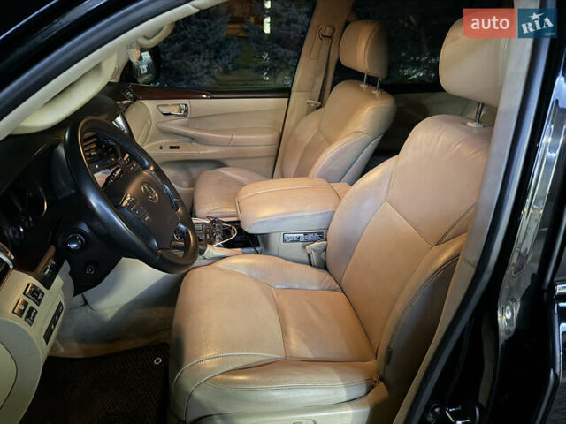 Черный Лексус ЛХ, объемом двигателя 5.7 л и пробегом 267 тыс. км за 23800 $, фото 20 на Automoto.ua