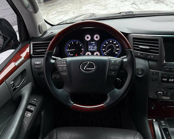Черный Лексус ЛХ, объемом двигателя 5.66 л и пробегом 350 тыс. км за 21000 $, фото 17 на Automoto.ua