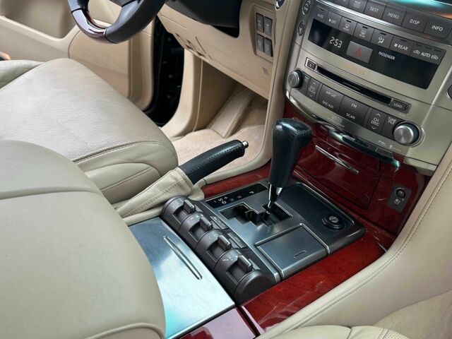 Чорний Лексус ЛХ, об'ємом двигуна 5.7 л та пробігом 74 тис. км за 39400 $, фото 13 на Automoto.ua