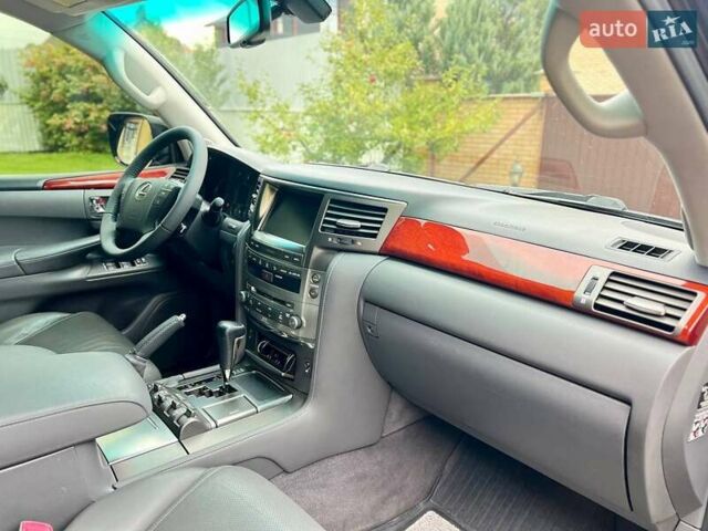 Чорний Лексус ЛХ, об'ємом двигуна 5.66 л та пробігом 320 тис. км за 28500 $, фото 1 на Automoto.ua