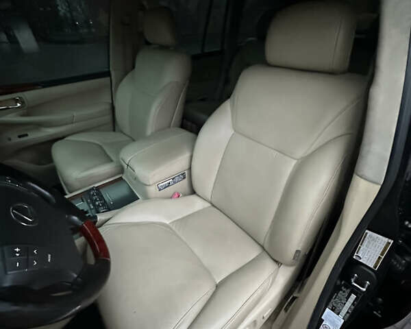 Черный Лексус ЛХ, объемом двигателя 5.66 л и пробегом 263 тыс. км за 19999 $, фото 23 на Automoto.ua