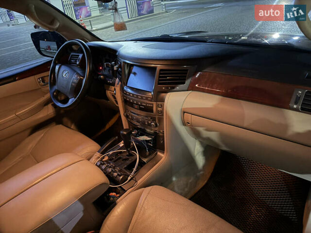 Черный Лексус ЛХ, объемом двигателя 5.7 л и пробегом 267 тыс. км за 23800 $, фото 31 на Automoto.ua
