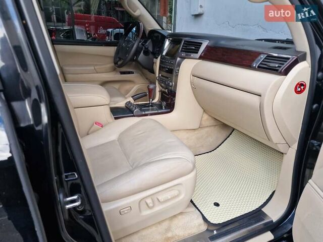 Черный Лексус ЛХ, объемом двигателя 5.66 л и пробегом 462 тыс. км за 21990 $, фото 41 на Automoto.ua