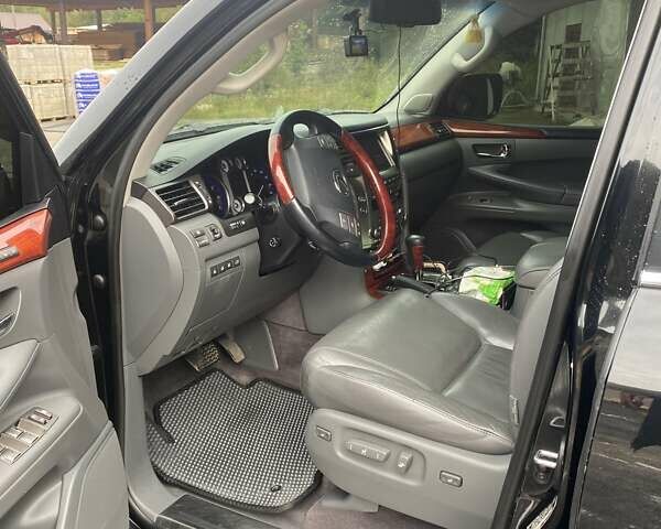 Черный Лексус ЛХ, объемом двигателя 5.66 л и пробегом 189 тыс. км за 24444 $, фото 7 на Automoto.ua