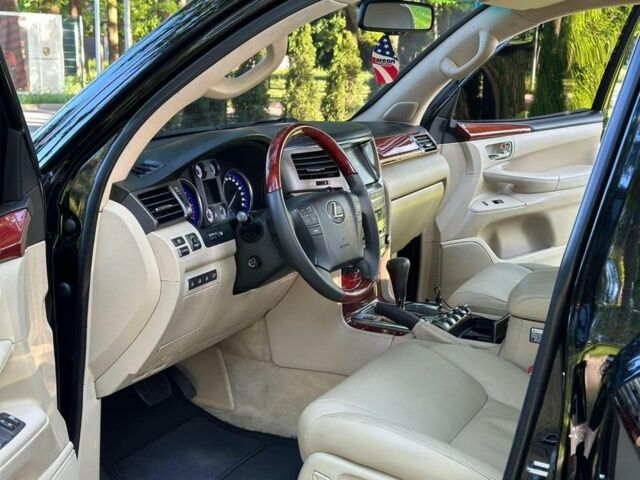 Черный Лексус ЛХ, объемом двигателя 5.7 л и пробегом 230 тыс. км за 21500 $, фото 7 на Automoto.ua