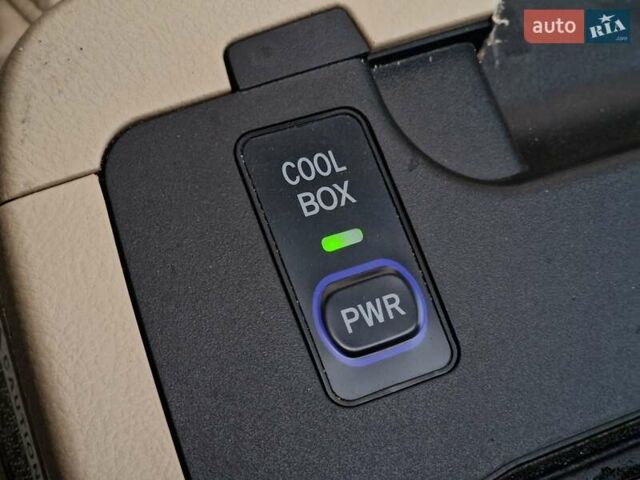 Черный Лексус ЛХ, объемом двигателя 5.66 л и пробегом 462 тыс. км за 21990 $, фото 62 на Automoto.ua