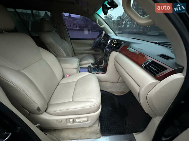 Черный Лексус ЛХ, объемом двигателя 5.66 л и пробегом 263 тыс. км за 19999 $, фото 21 на Automoto.ua