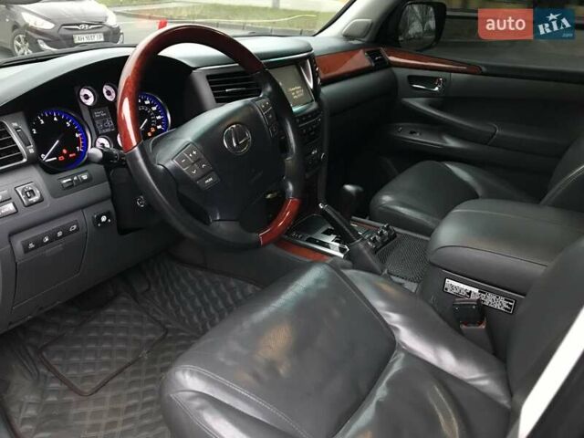 Черный Лексус ЛХ, объемом двигателя 5.66 л и пробегом 216 тыс. км за 24500 $, фото 9 на Automoto.ua