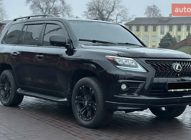 Черный Лексус ЛХ, объемом двигателя 5.66 л и пробегом 263 тыс. км за 19999 $, фото 5 на Automoto.ua