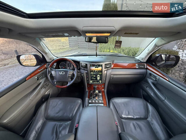 Черный Лексус ЛХ, объемом двигателя 5.7 л и пробегом 252 тыс. км за 25999 $, фото 4 на Automoto.ua