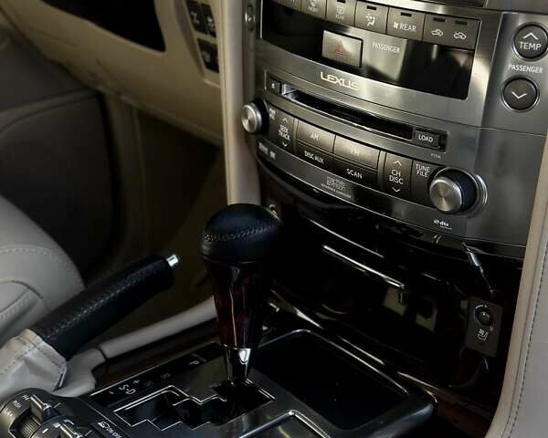 Черный Лексус ЛХ, объемом двигателя 5.66 л и пробегом 380 тыс. км за 26500 $, фото 7 на Automoto.ua