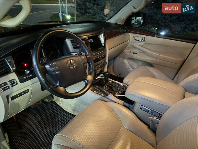 Черный Лексус ЛХ, объемом двигателя 5.7 л и пробегом 267 тыс. км за 23800 $, фото 19 на Automoto.ua