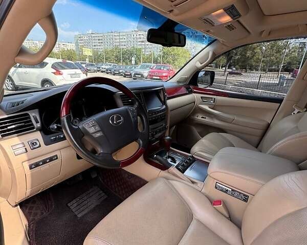 Черный Лексус ЛХ, объемом двигателя 5.66 л и пробегом 198 тыс. км за 27500 $, фото 15 на Automoto.ua