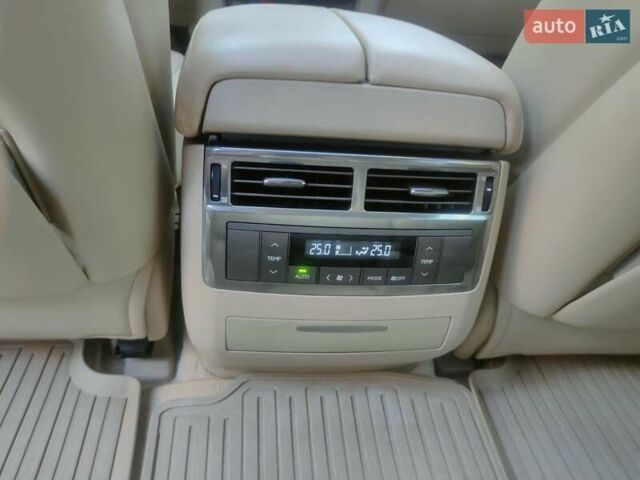 Черный Лексус ЛХ, объемом двигателя 5.66 л и пробегом 275 тыс. км за 21900 $, фото 28 на Automoto.ua