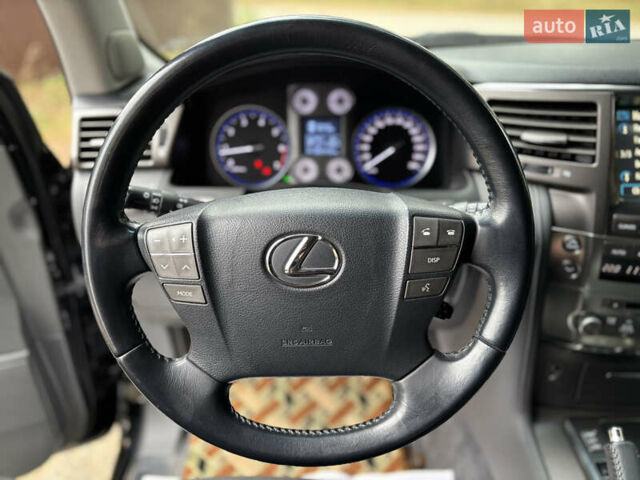 Черный Лексус ЛХ, объемом двигателя 5.7 л и пробегом 325 тыс. км за 23900 $, фото 10 на Automoto.ua