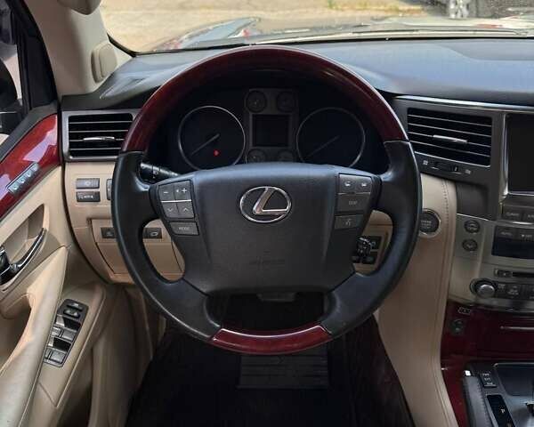 Черный Лексус ЛХ, объемом двигателя 5.66 л и пробегом 198 тыс. км за 27500 $, фото 10 на Automoto.ua