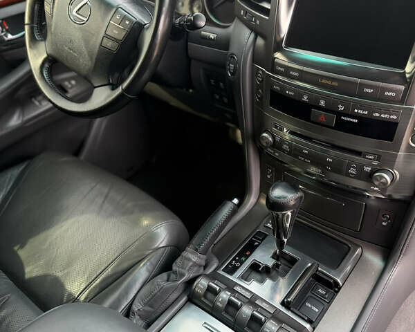 Черный Лексус ЛХ, объемом двигателя 5.66 л и пробегом 322 тыс. км за 21700 $, фото 21 на Automoto.ua