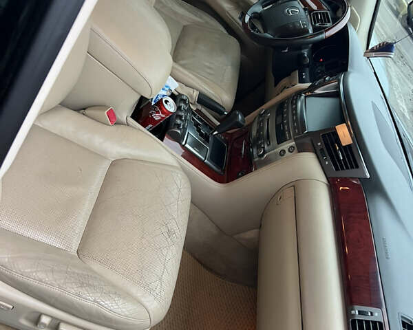 Чорний Лексус ЛХ, об'ємом двигуна 5.66 л та пробігом 300 тис. км за 24500 $, фото 4 на Automoto.ua