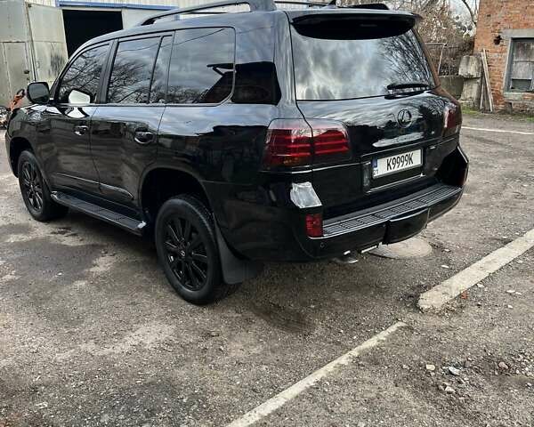 Черный Лексус ЛХ, объемом двигателя 5.66 л и пробегом 300 тыс. км за 24000 $, фото 2 на Automoto.ua