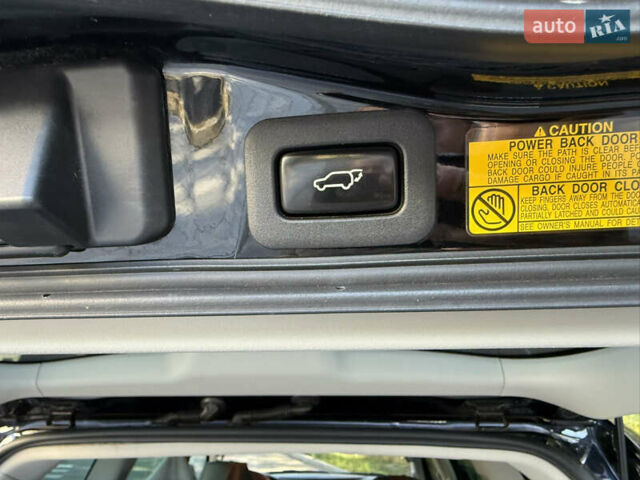 Черный Лексус ЛХ, объемом двигателя 5.7 л и пробегом 297 тыс. км за 26500 $, фото 18 на Automoto.ua