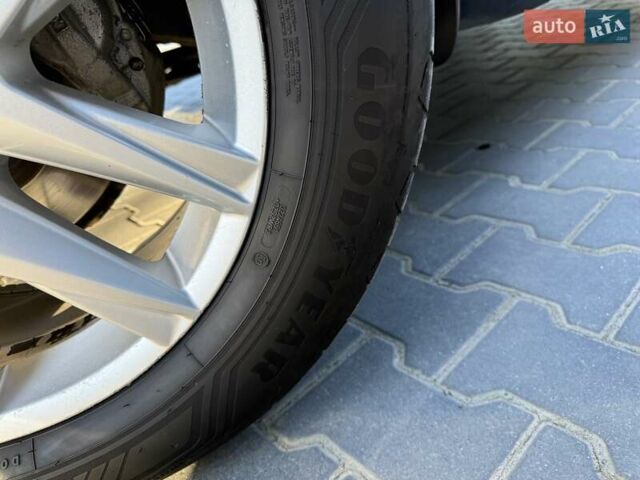 Черный Лексус ЛХ, объемом двигателя 5.66 л и пробегом 380 тыс. км за 26500 $, фото 32 на Automoto.ua