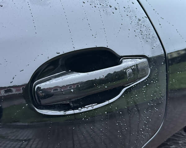 Черный Лексус ЛХ, объемом двигателя 5.66 л и пробегом 263 тыс. км за 19999 $, фото 55 на Automoto.ua