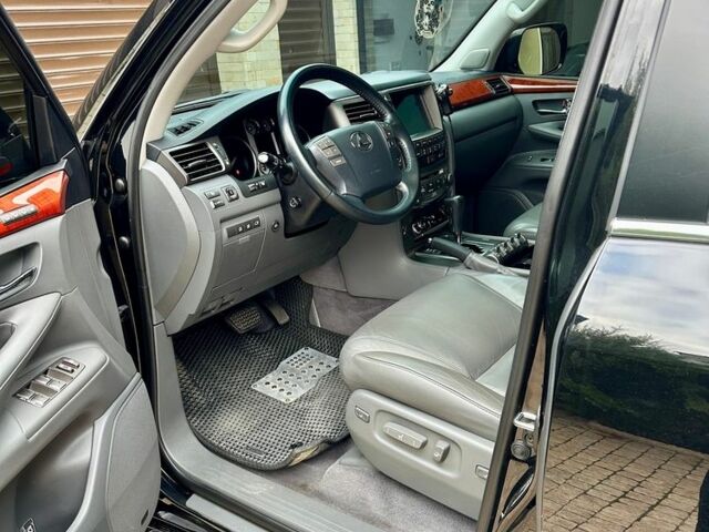 Черный Лексус ЛХ, объемом двигателя 5.7 л и пробегом 116 тыс. км за 32000 $, фото 9 на Automoto.ua