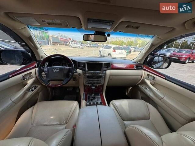 Черный Лексус ЛХ, объемом двигателя 5.66 л и пробегом 198 тыс. км за 27500 $, фото 12 на Automoto.ua