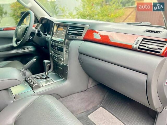 Чорний Лексус ЛХ, об'ємом двигуна 5.66 л та пробігом 320 тис. км за 28500 $, фото 11 на Automoto.ua