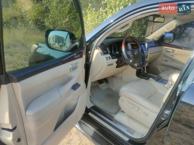 Черный Лексус ЛХ, объемом двигателя 5.66 л и пробегом 275 тыс. км за 21900 $, фото 21 на Automoto.ua