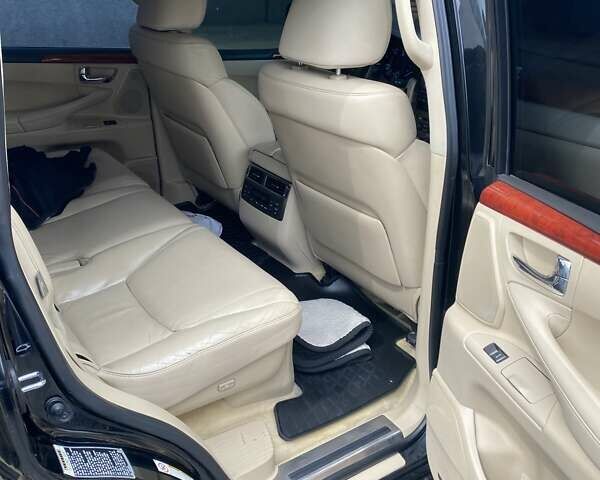 Черный Лексус ЛХ, объемом двигателя 5.69 л и пробегом 235 тыс. км за 23000 $, фото 11 на Automoto.ua