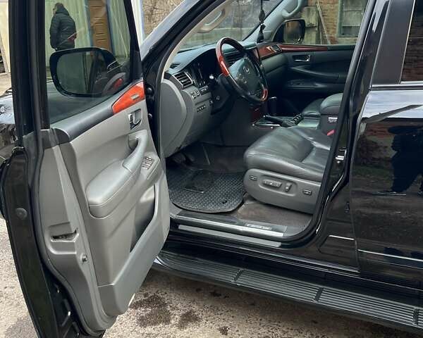 Черный Лексус ЛХ, объемом двигателя 5.66 л и пробегом 300 тыс. км за 24000 $, фото 6 на Automoto.ua