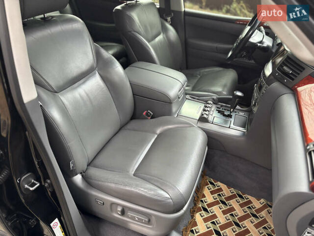 Черный Лексус ЛХ, объемом двигателя 5.7 л и пробегом 325 тыс. км за 23900 $, фото 25 на Automoto.ua