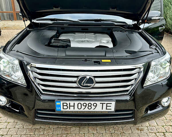 Черный Лексус ЛХ, объемом двигателя 5.66 л и пробегом 116 тыс. км за 32000 $, фото 2 на Automoto.ua