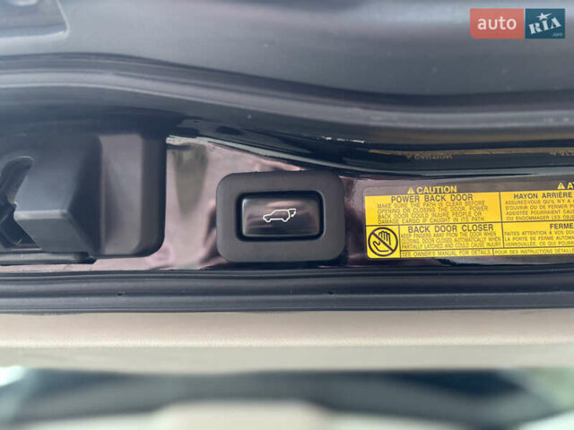 Черный Лексус ЛХ, объемом двигателя 5.7 л и пробегом 325 тыс. км за 23900 $, фото 23 на Automoto.ua