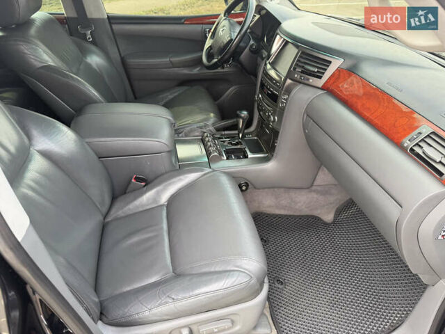 Черный Лексус ЛХ, объемом двигателя 5.66 л и пробегом 322 тыс. км за 21700 $, фото 20 на Automoto.ua