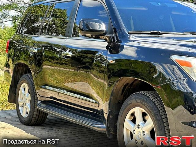 Черный Лексус ЛХ, объемом двигателя 5.7 л и пробегом 320 тыс. км за 18999 $, фото 1 на Automoto.ua