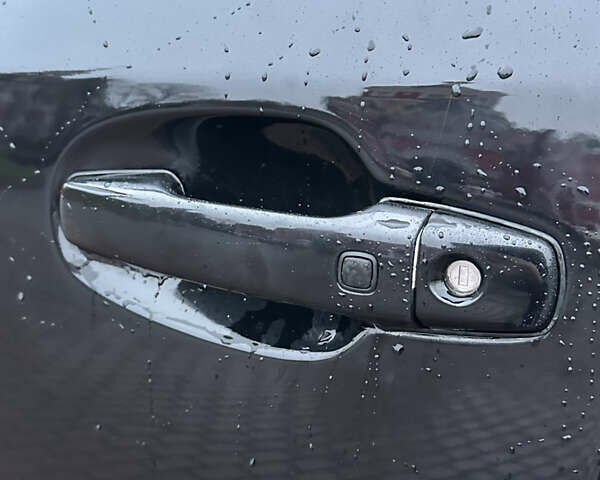 Черный Лексус ЛХ, объемом двигателя 5.66 л и пробегом 263 тыс. км за 19999 $, фото 54 на Automoto.ua