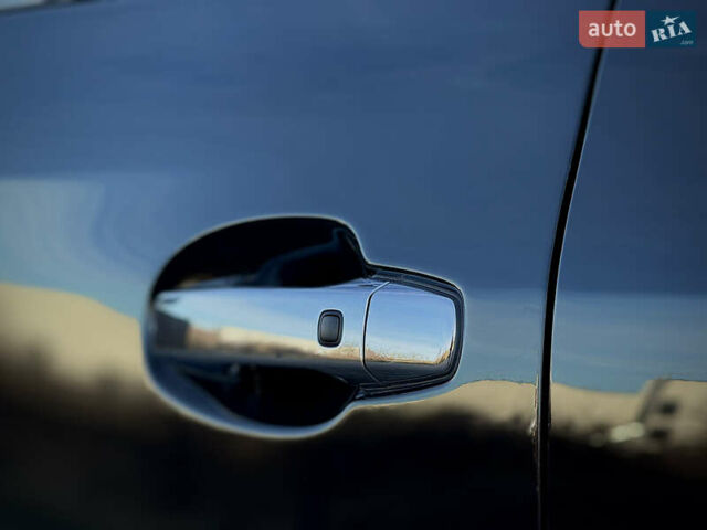 Черный Лексус ЛХ, объемом двигателя 5.7 л и пробегом 252 тыс. км за 25999 $, фото 30 на Automoto.ua