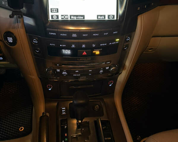 Черный Лексус ЛХ, объемом двигателя 5.7 л и пробегом 267 тыс. км за 23800 $, фото 35 на Automoto.ua