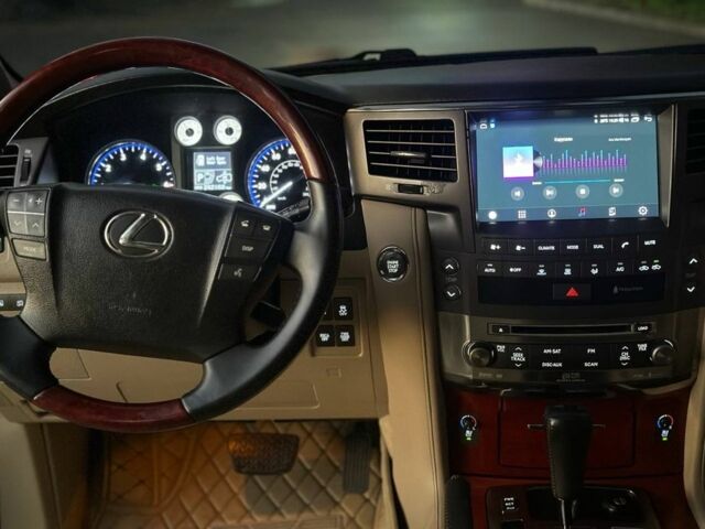 Черный Лексус ЛХ, объемом двигателя 5.7 л и пробегом 242 тыс. км за 22500 $, фото 7 на Automoto.ua