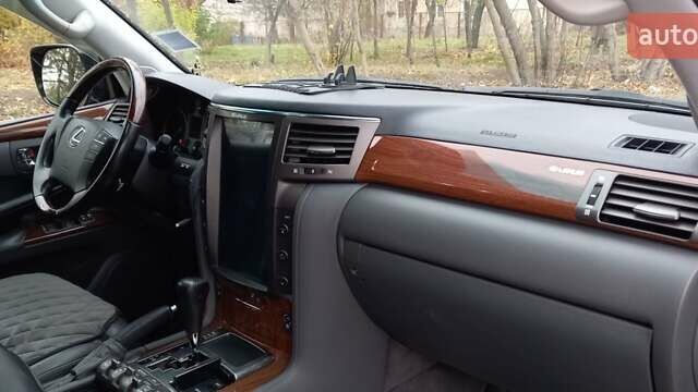 Черный Лексус ЛХ, объемом двигателя 5.66 л и пробегом 237 тыс. км за 31000 $, фото 8 на Automoto.ua