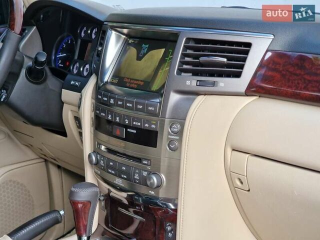 Черный Лексус ЛХ, объемом двигателя 5.66 л и пробегом 462 тыс. км за 21990 $, фото 47 на Automoto.ua