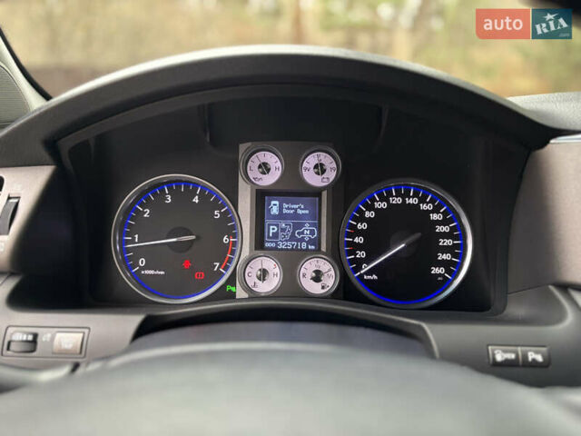 Черный Лексус ЛХ, объемом двигателя 5.7 л и пробегом 325 тыс. км за 23900 $, фото 11 на Automoto.ua