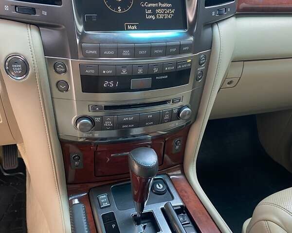 Черный Лексус ЛХ, объемом двигателя 5.69 л и пробегом 235 тыс. км за 23000 $, фото 8 на Automoto.ua