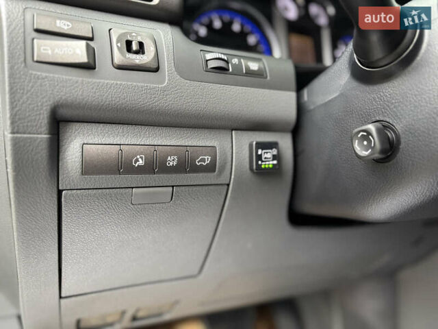 Черный Лексус ЛХ, объемом двигателя 5.7 л и пробегом 325 тыс. км за 23900 $, фото 9 на Automoto.ua