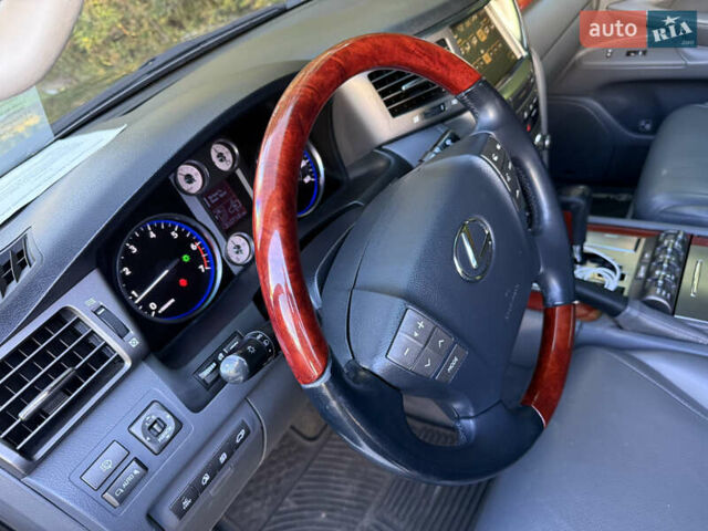 Черный Лексус ЛХ, объемом двигателя 5.7 л и пробегом 297 тыс. км за 26500 $, фото 12 на Automoto.ua