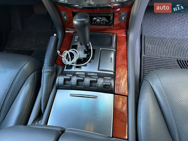 Черный Лексус ЛХ, объемом двигателя 5.7 л и пробегом 297 тыс. км за 26500 $, фото 20 на Automoto.ua